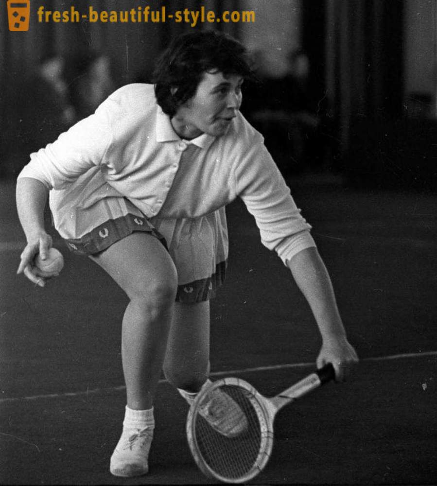 Anna Dmitrieva: biografija, datum rođenja, dosegnuvši karijeru u tenis i sportski komentator