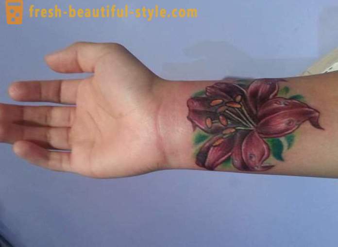 Cvijet tetovaža na zapešću za djevojčice. vrijednost