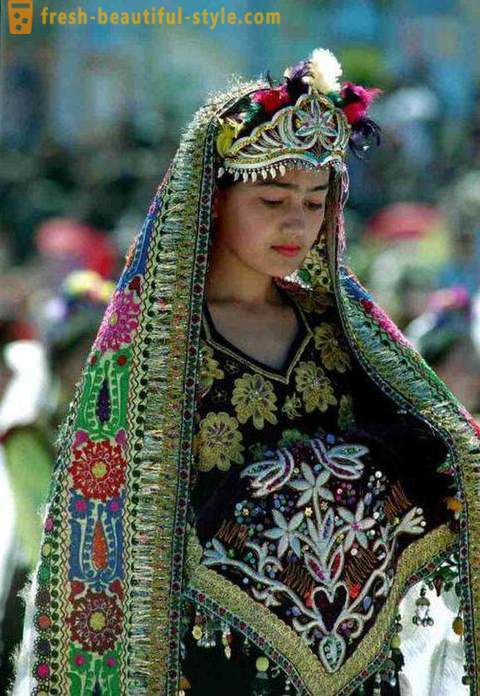 Uzbekistanski haljine: osobitosti