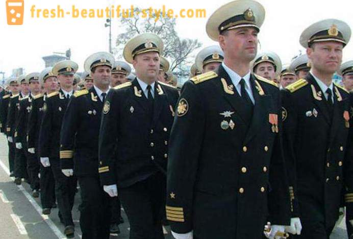 Casual i haljina uniformi ratne mornarice
