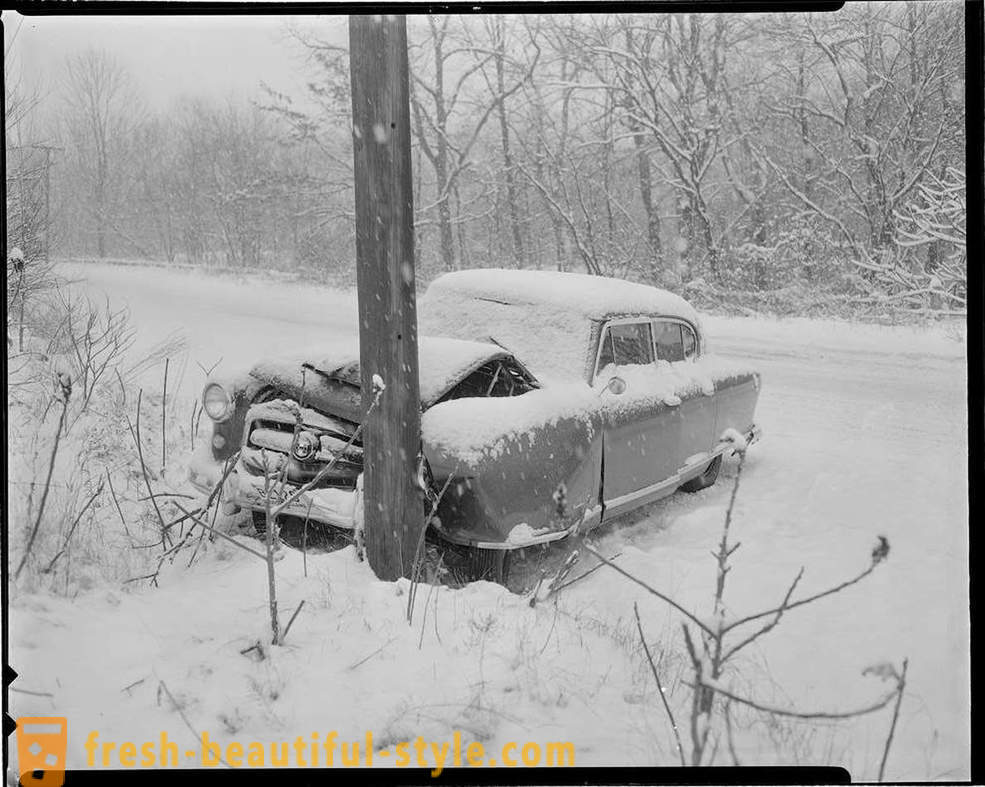 Zbirka fotografija nesreća na cestama Amerike u godinama 1930-1950