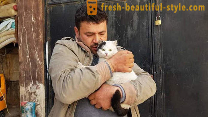 Čovjek je ostao u ratom razorenoj Aleppo da se brine o napuštenim životinjama