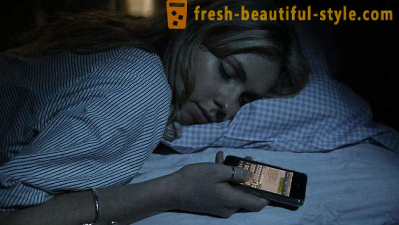 Znanstvenici su otkrili razloge zbog kojih ne mogu spavati sa svojim smartphone