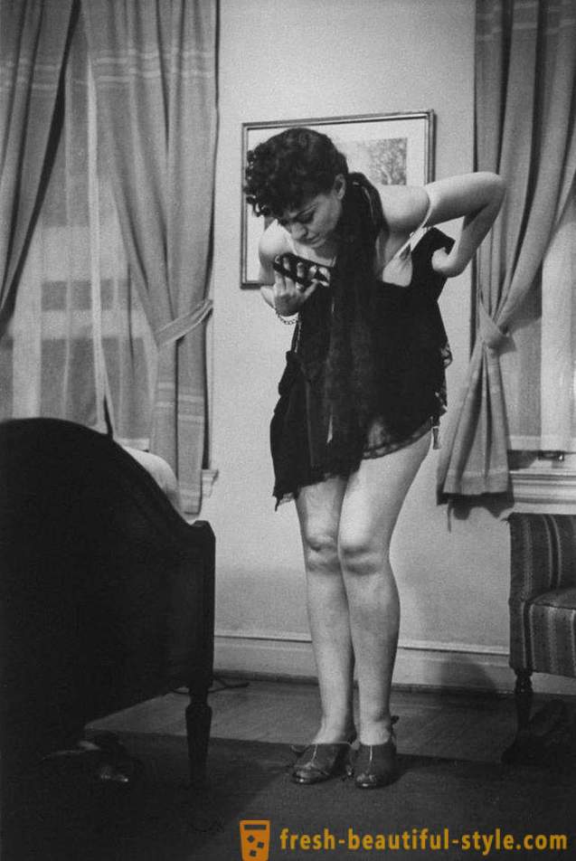 Kako skinuti u spavaćoj sobi: upute u 1937 za žene