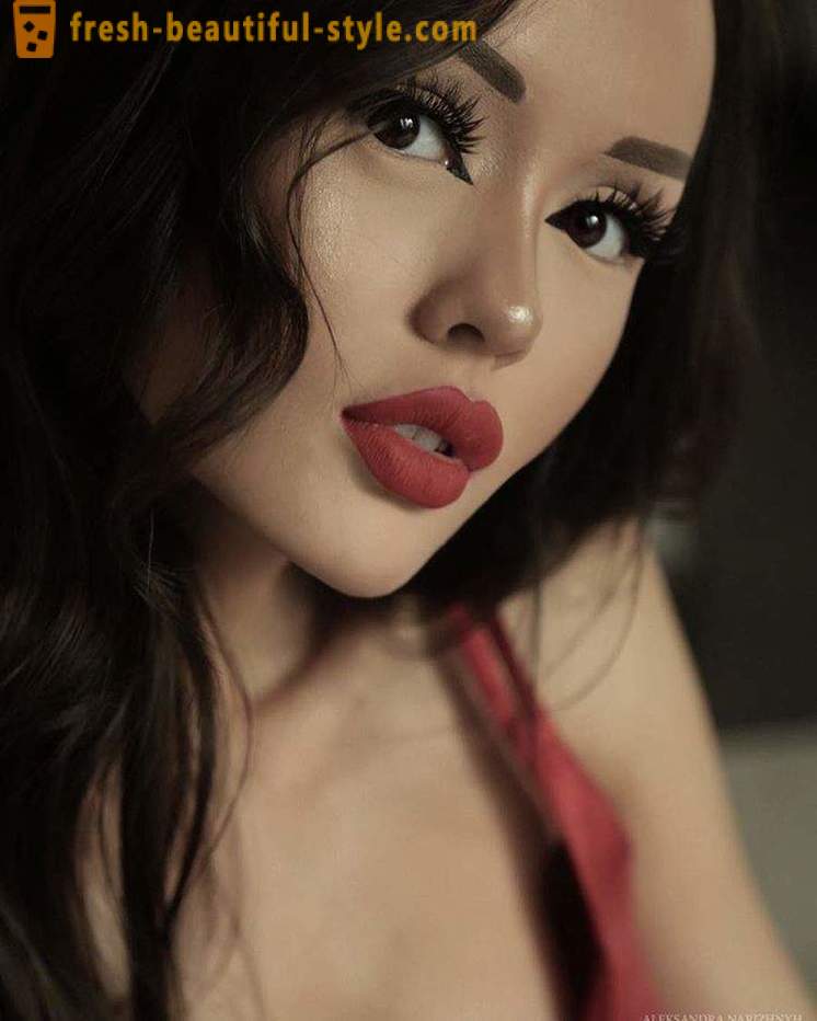 Dinara Rahimbaeva - Kazahstan „Barbie”, koji je bio kritiziran za fotografiju pucati u donjem rublju
