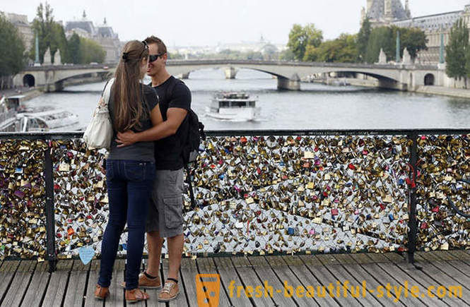 Milijun dokaze o ljubavi ukloniti iz Pont des Arts u Parizu
