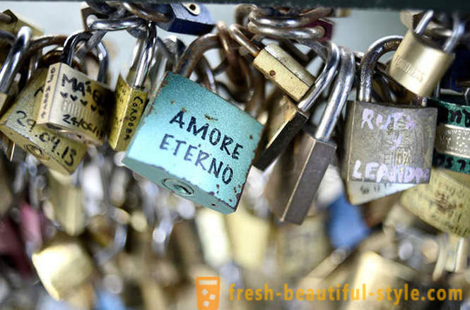 Milijun dokaze o ljubavi ukloniti iz Pont des Arts u Parizu