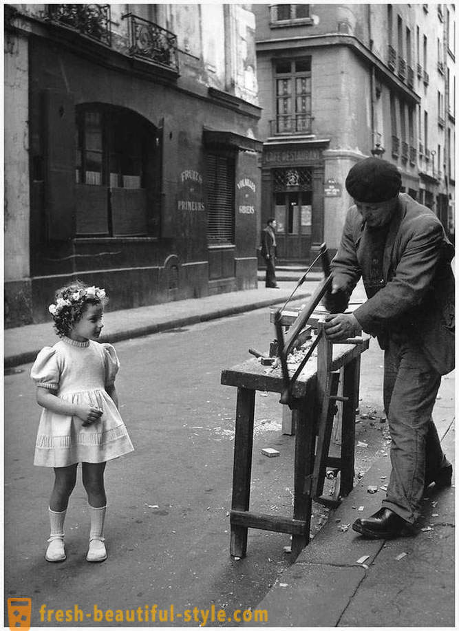 Djeca na sliku Foto: Robert Doisneaua