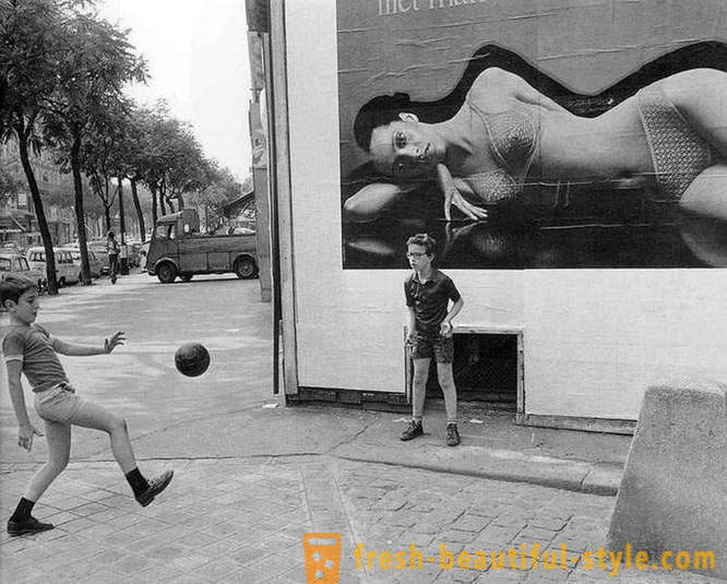 Djeca na sliku Foto: Robert Doisneaua