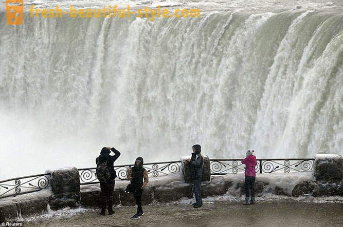 10 fascinantna slika zamrznuta Niagara Falls