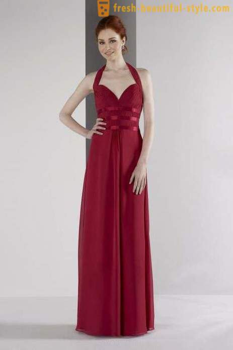 Tamnocrvena haljina. Kako izgledati savršeno?