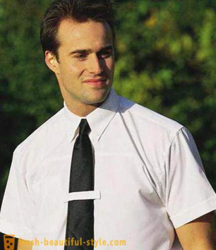 Kravata kratkih rukava na pitanju. Nošenje kravate s plaštem kratkih rukava (foto). Mogu li nositi kravatu s košulje s kratkim rukavima na etiketa?