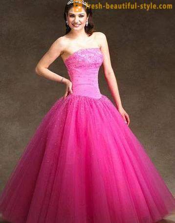 Ružičasta haljina kao osnovni element ormara